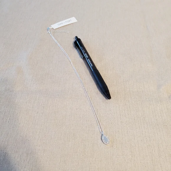 BNWT OAK + FORT Silver Coloured Oval Pendant Necklace - Picture 5 of 7